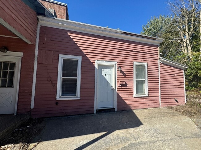 Building Photo - 120 N Main St Unit 120 N Main St - Res Lower Rear #4