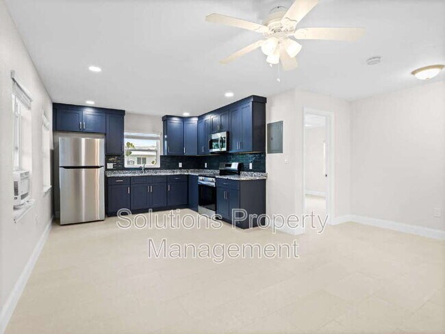 Photo - 101 Deland Ave Unidad 1