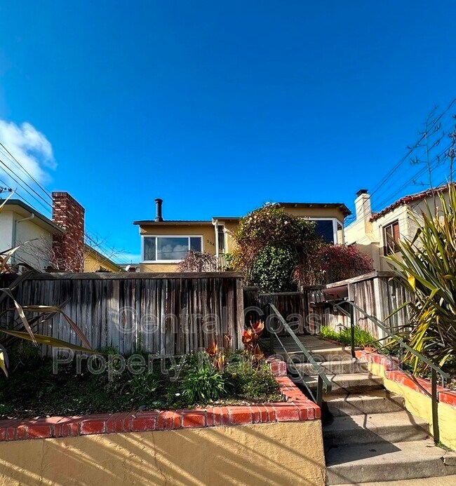 Photo - 254 Larkin St