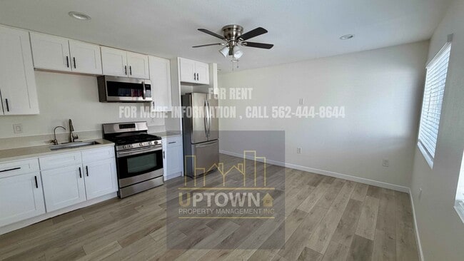 Building Photo - 8535 Bradwell Ave