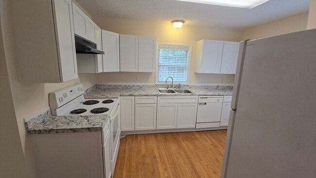Photo - 411 Northwood St