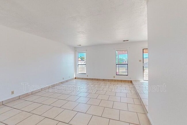 Photo - 708 Buckboard Rd SE