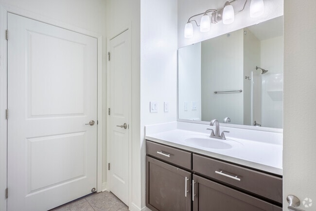 2BR, 2BA - 1,140SF - Bathroom
