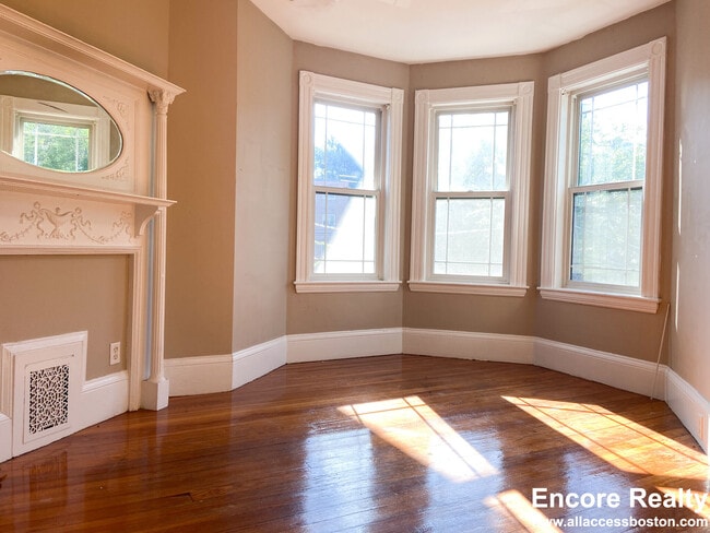 Building Photo - 1 Parker Hill Terrace Unit 3