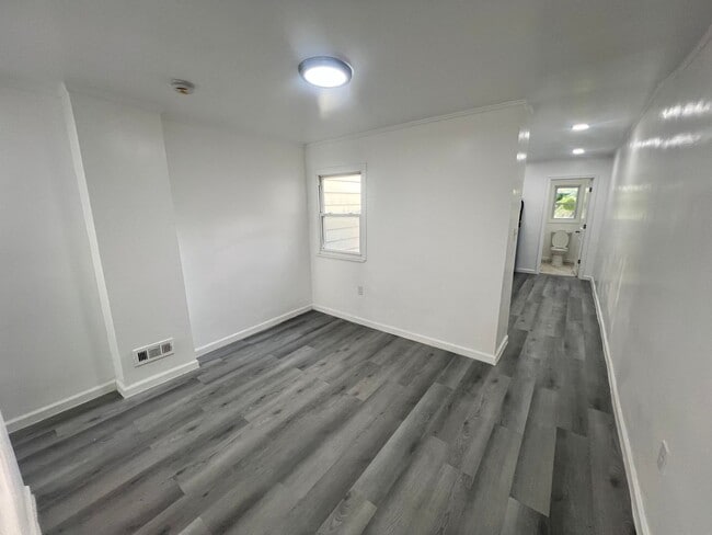 Photo - 22 1/2 Seward Ave Unidad 2nd Floor