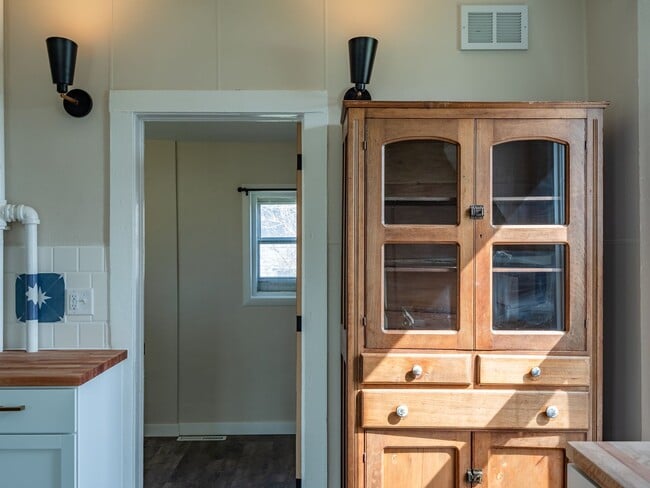 Photo - Daffodil Unit Upper