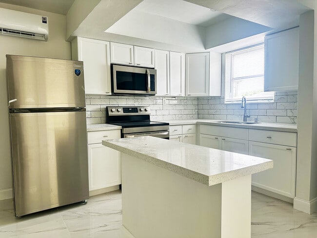 Building Photo - 425 SW 18th Ave Unit 425