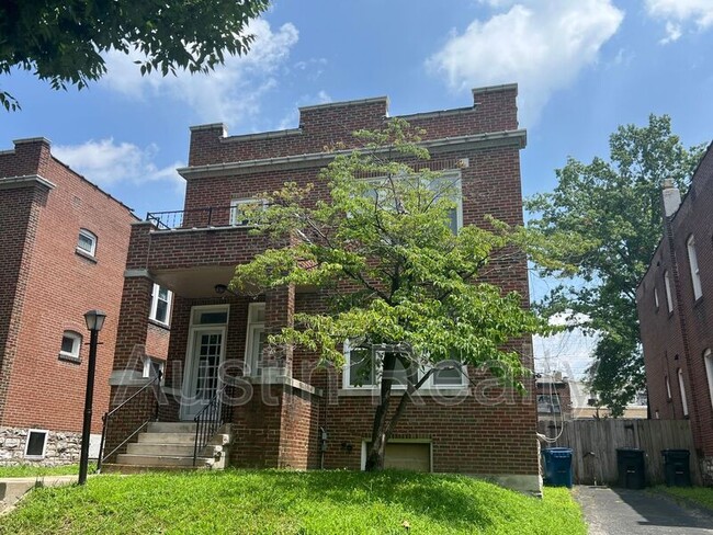 Building Photo - 1018 Commodore Dr Unit Apt A