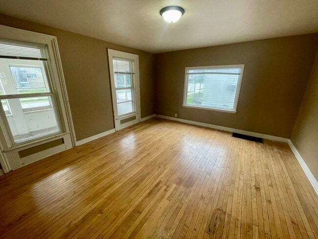 Photo - 700 W Lincoln Ave