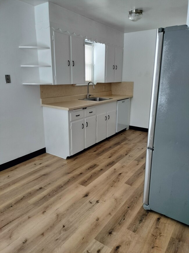 Photo - 8306 Essen Ave Unidad 1 (Lower)