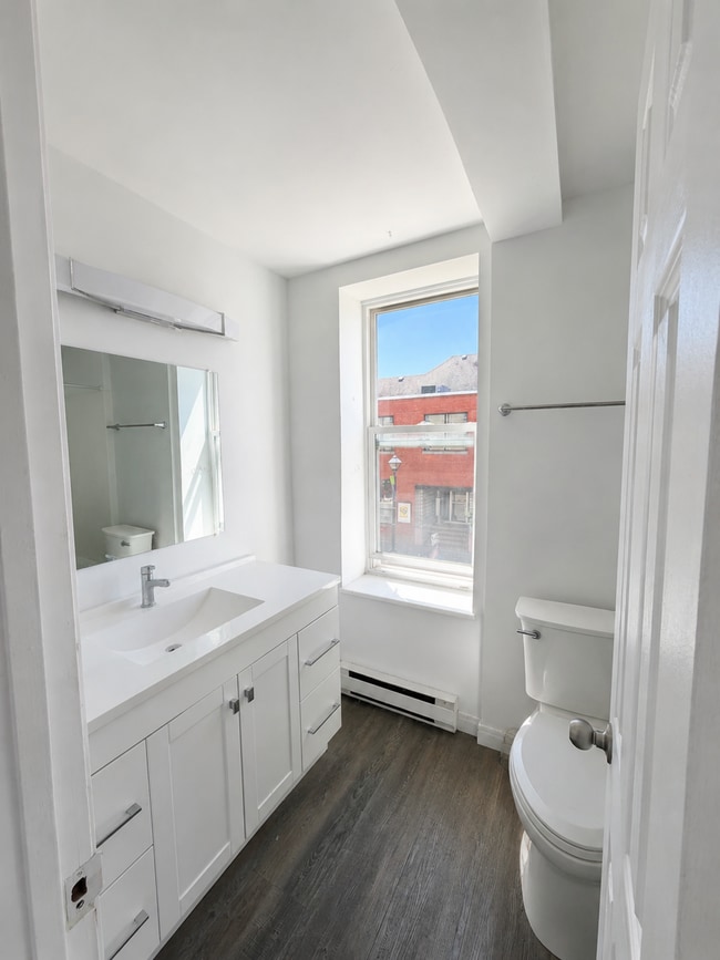 Photo - 2 Bed 1 Bath unit for rent Unit 204