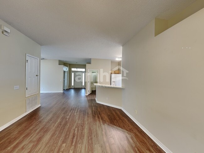 Photo - 875 Sedgewood Cir