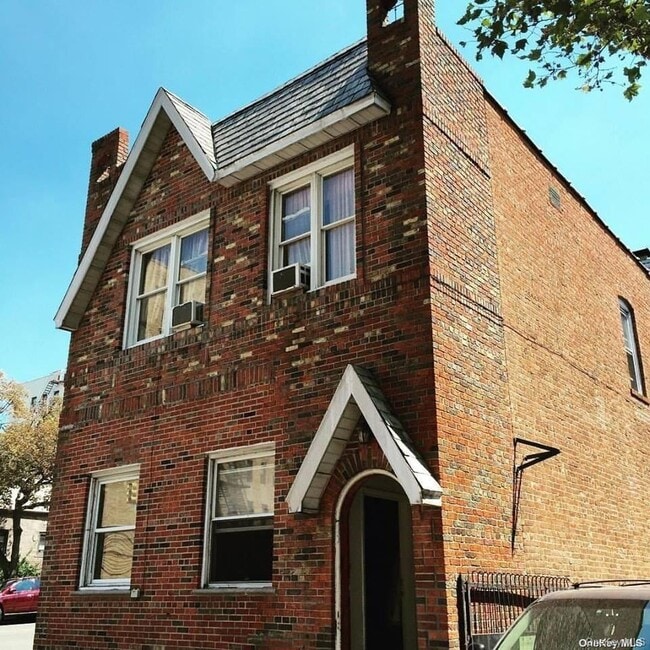 Building Photo - 28-06 35th Ave Unit 1