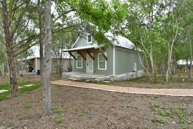 Photo - 4875 Main St