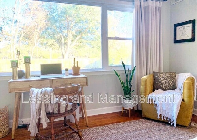 Photo - 415 Limbaker St