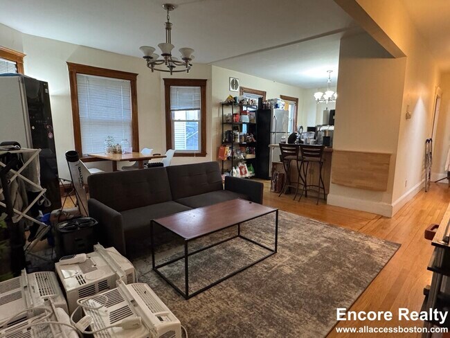 Photo - 331 Faneuil St