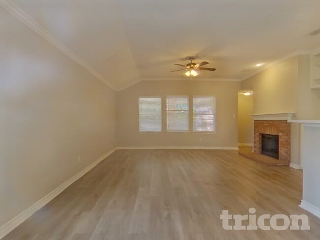 Photo - 143 Redbud Dr