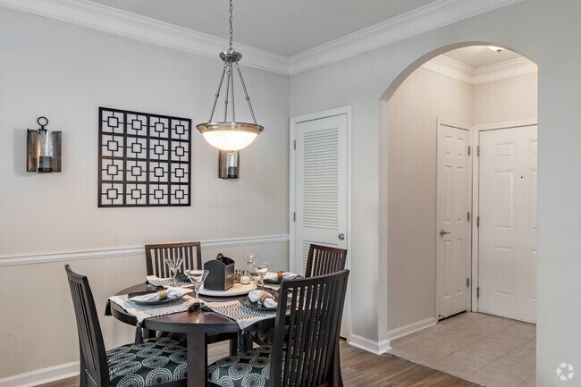 2BR, 2BA - 1149SF