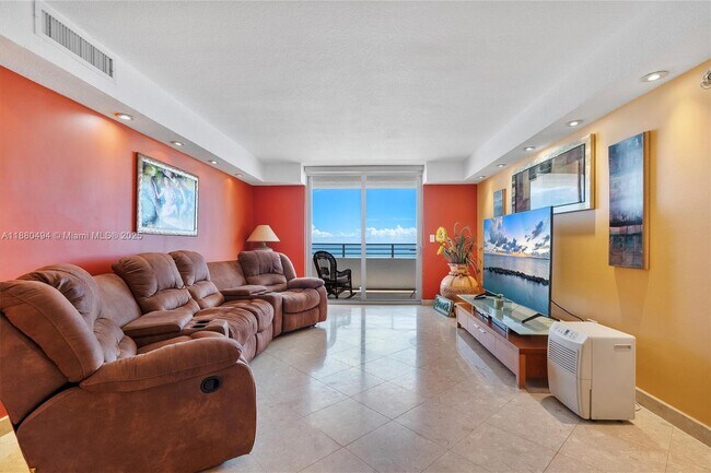 Photo - 5555 Collins Ave Unit 10K