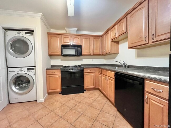 Photo - 153 Montgomery Ave Unit B