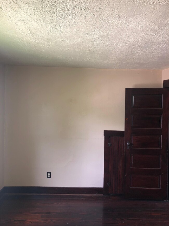 Photo - 1820 Clarendon Ave