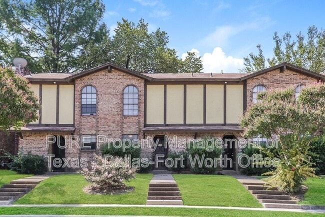 Building Photo - 940 Southmoor Dr Rental