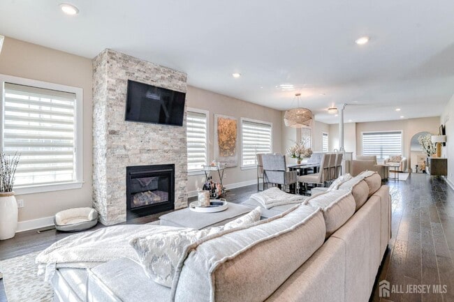 Photo - 1529 Paxton Ln