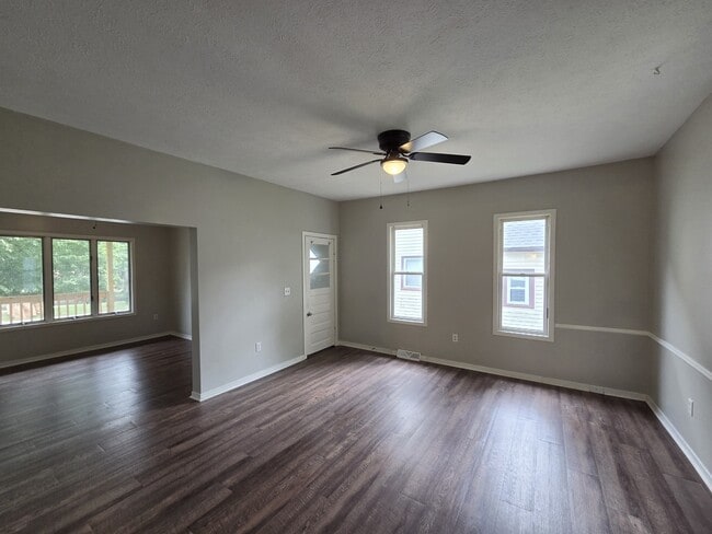 Photo - 147 Indiana Ave SW