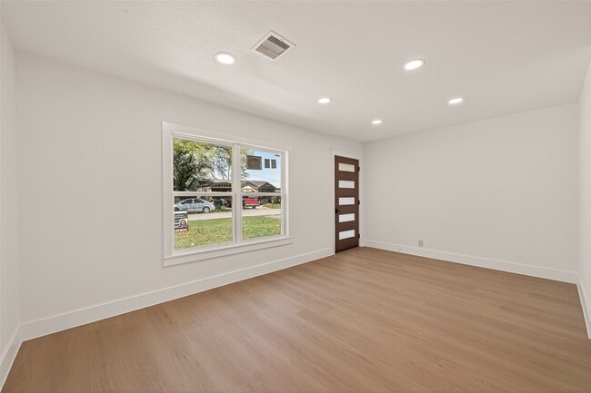 Photo - 3209 McCrarey Dr