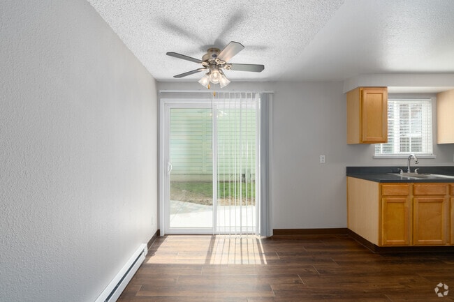 1BR, 1BA - 640SF - Dining Room