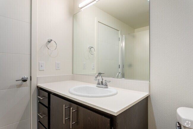 1BR, 1BA - 607 SF