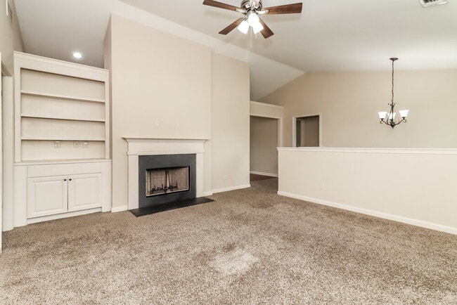 Photo - 202 Comet Ct