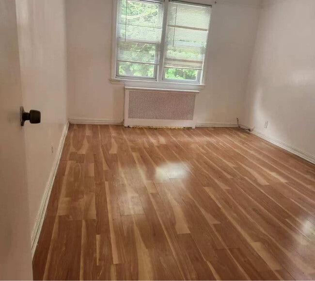 Building Photo - 68-48 Selfridge St Rental