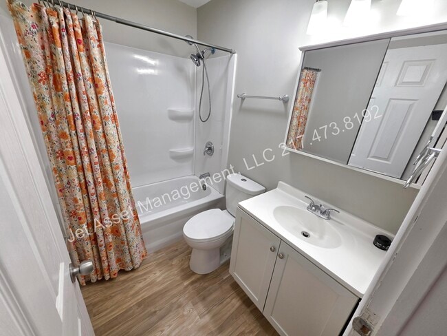 Photo - 3 bed, 1.5 baths, 2 car garage, fenced yard!