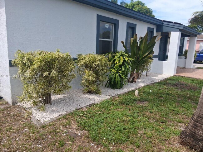 Photo - 250 NW 191st St