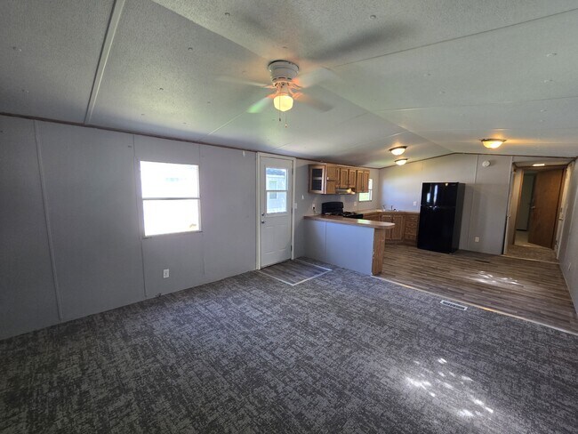 Photo - 700 W Ridgeway Ave