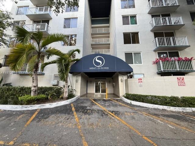 Building Photo - 1720 NW N River Dr Unit 313