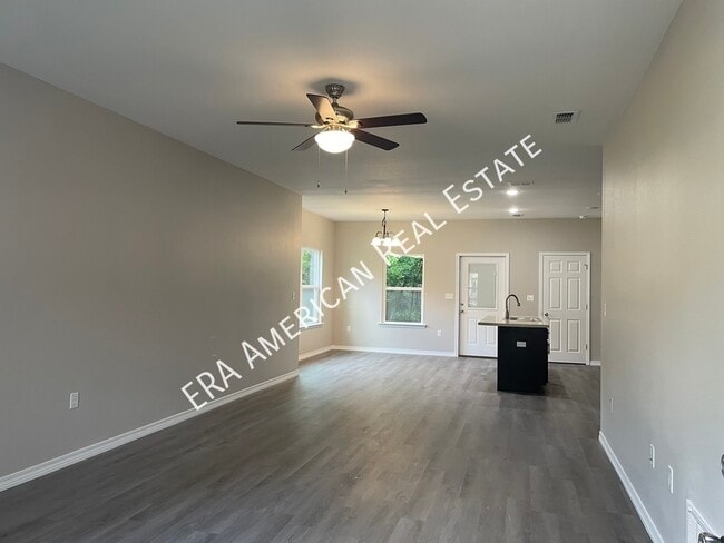 Photo - 709 Robinson Ave E