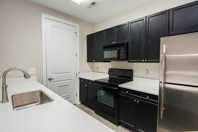 large kitchen w/new quartz - 1101 W 1st St Unit 101