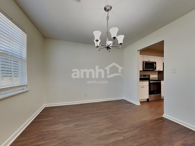 Photo - 7548 Applecross Rd