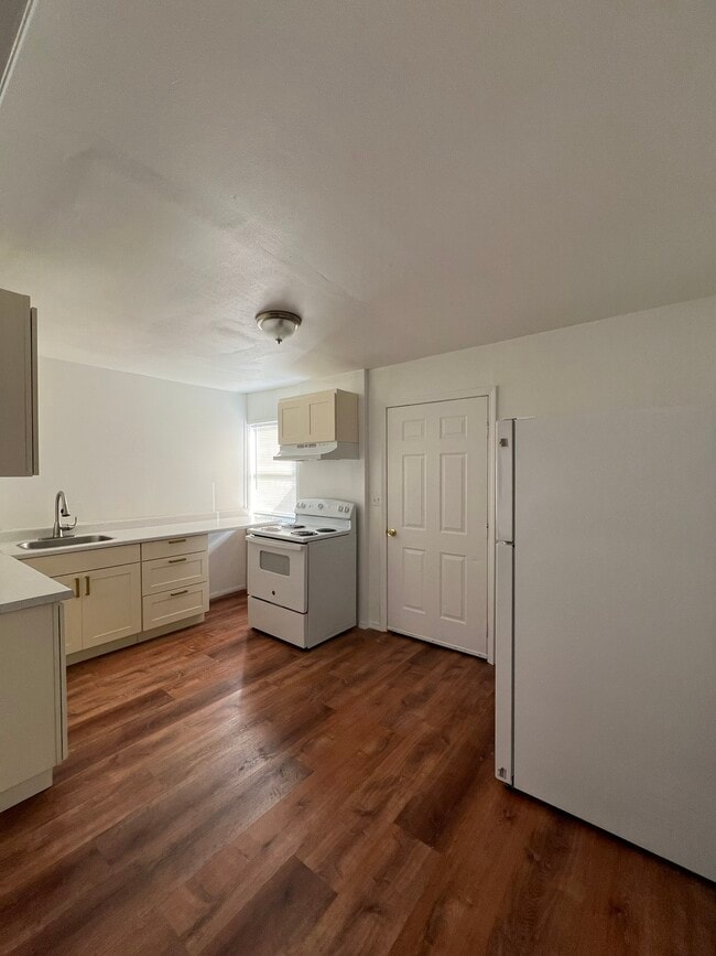 Photo - 815 N 42nd St