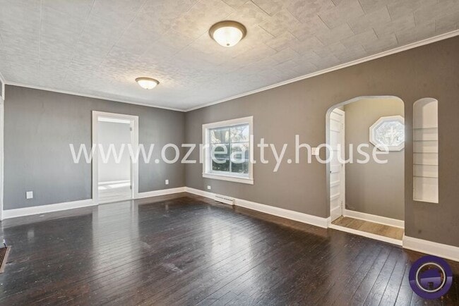 Photo - 1647 Eleanor Ave