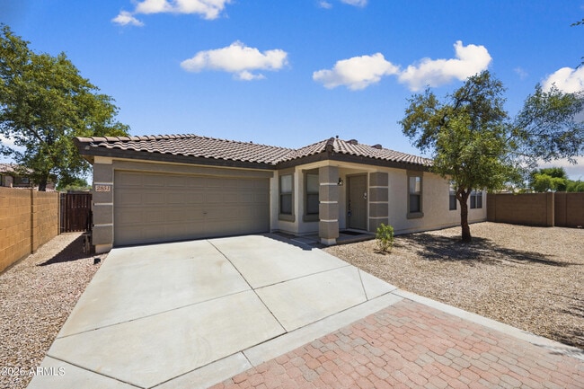 Building Photo - 2851 E Cherry Hills Dr