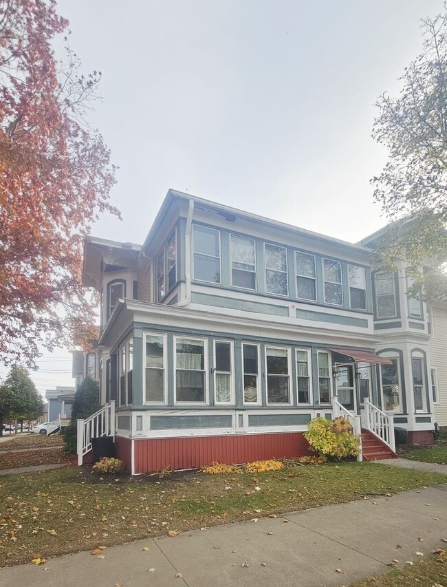 Building Photo - 461/501 Walnut Street Unit 501