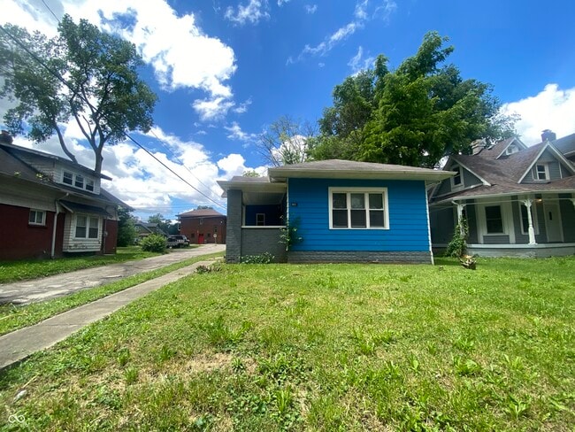 Building Photo - 402 N Bradley Ave Rental