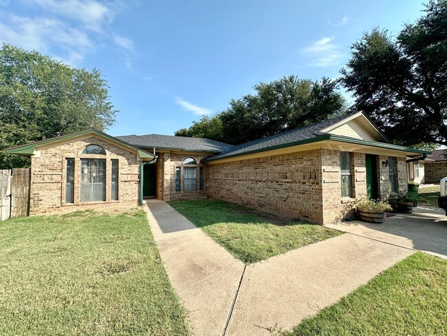 Charming Home in Bellmead, TX - Charming Home in Bellmead, TX