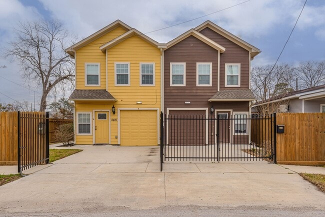 Building Photo - 2405 Delafield St Unit A Rental
