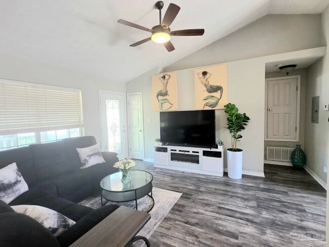 Photo - 81 N Jamaica St