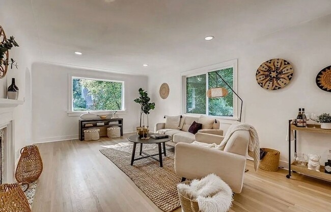 Photo - 740 Dahlia St