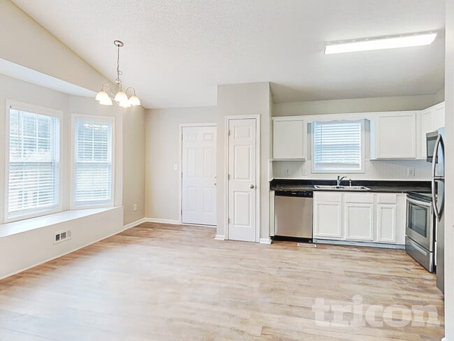 Photo - 115 Huntington Way